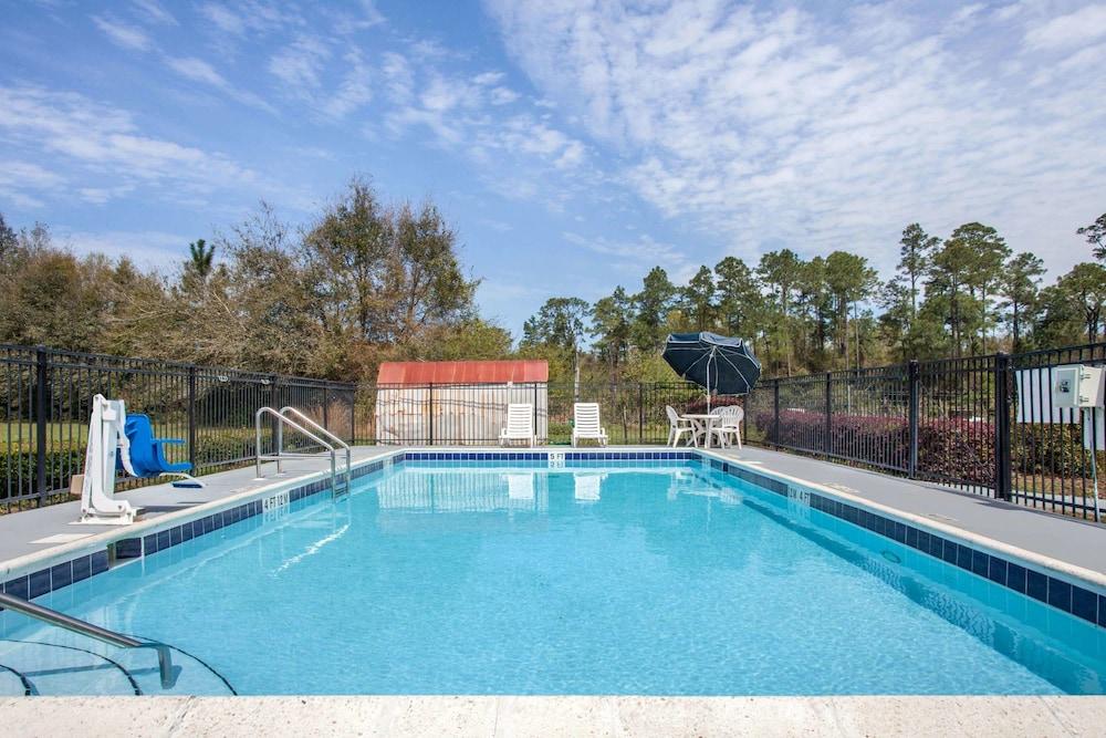 Days Inn By Wyndham Pensacola I-10 Ferry Pass Dış mekan fotoğraf